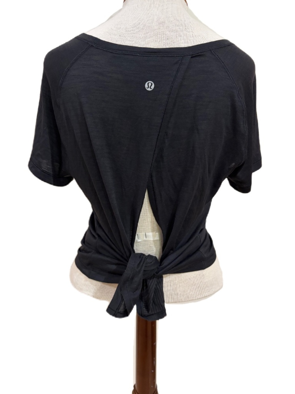 Lululemon Back In Action Short Sleeve shirt black